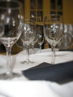 A table with wine glasses and napkins on it